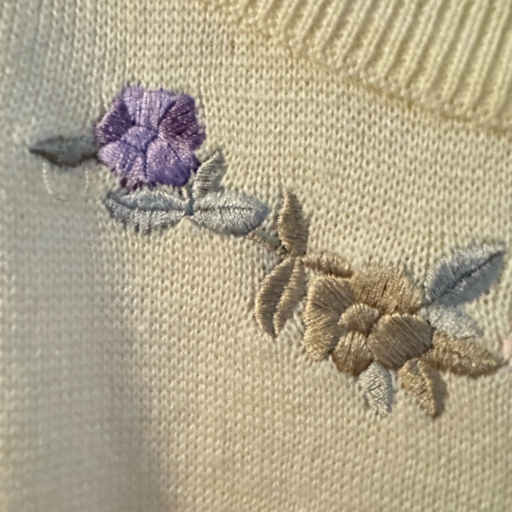 Vintage Embroidered Floral Accent Jantzen Wool Cream Grandma Sweater Grannycore - Picture 2 of 10